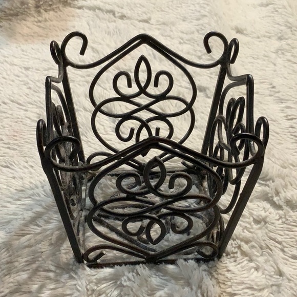 🎀 Southern living at Home Wrought iron basket🎀 - Picture 2 of 2